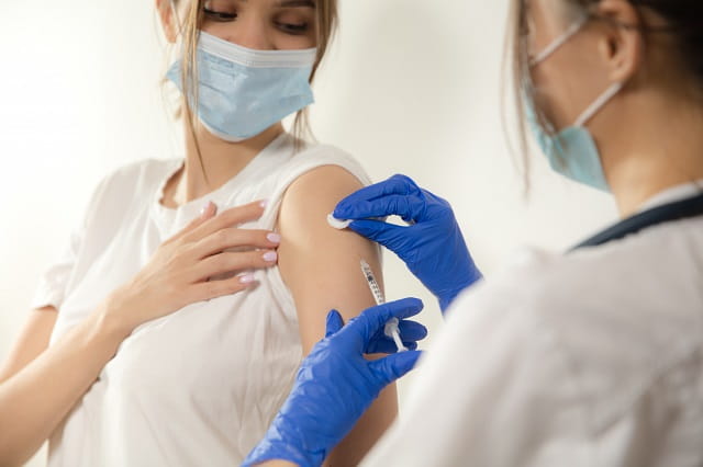 vaccination - corona - Mostphotos