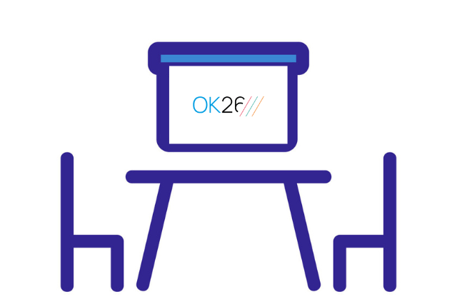 forhandlingsbord med ok26-logo