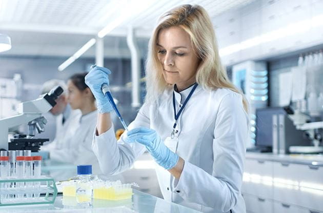 Laborant i et laboratorium