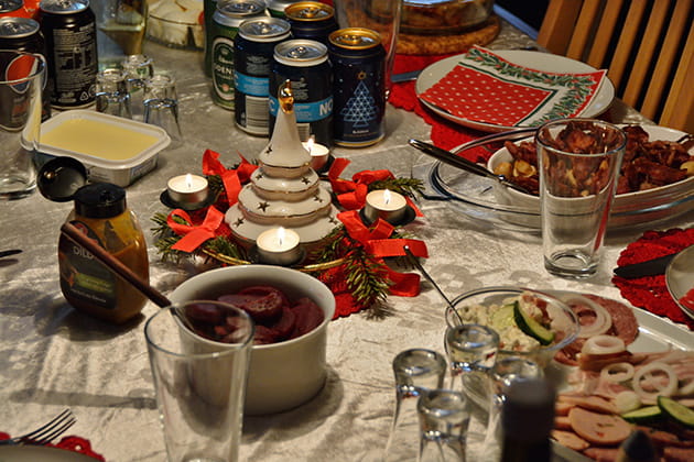 Bord dækket op til julefrokost 